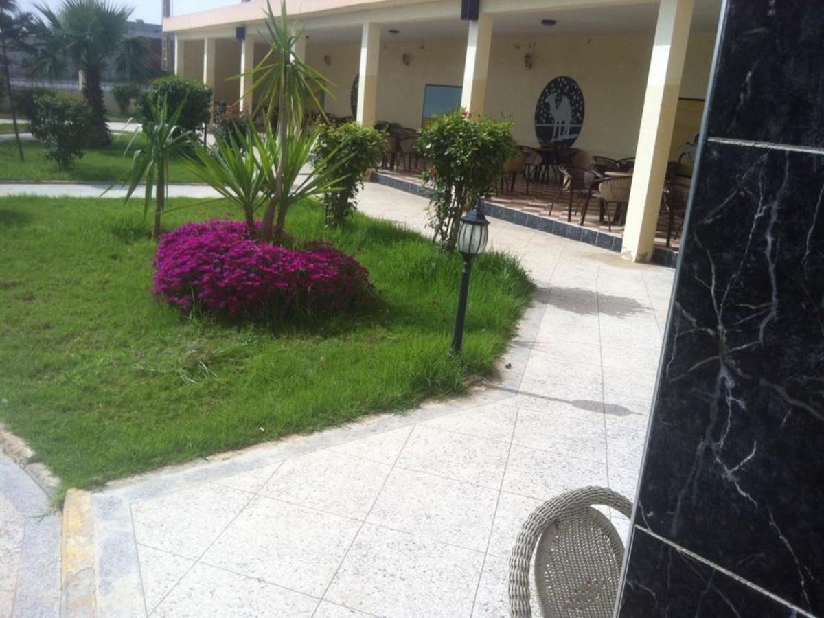 Motel Paris Dakar Selouane Exteriér fotografie