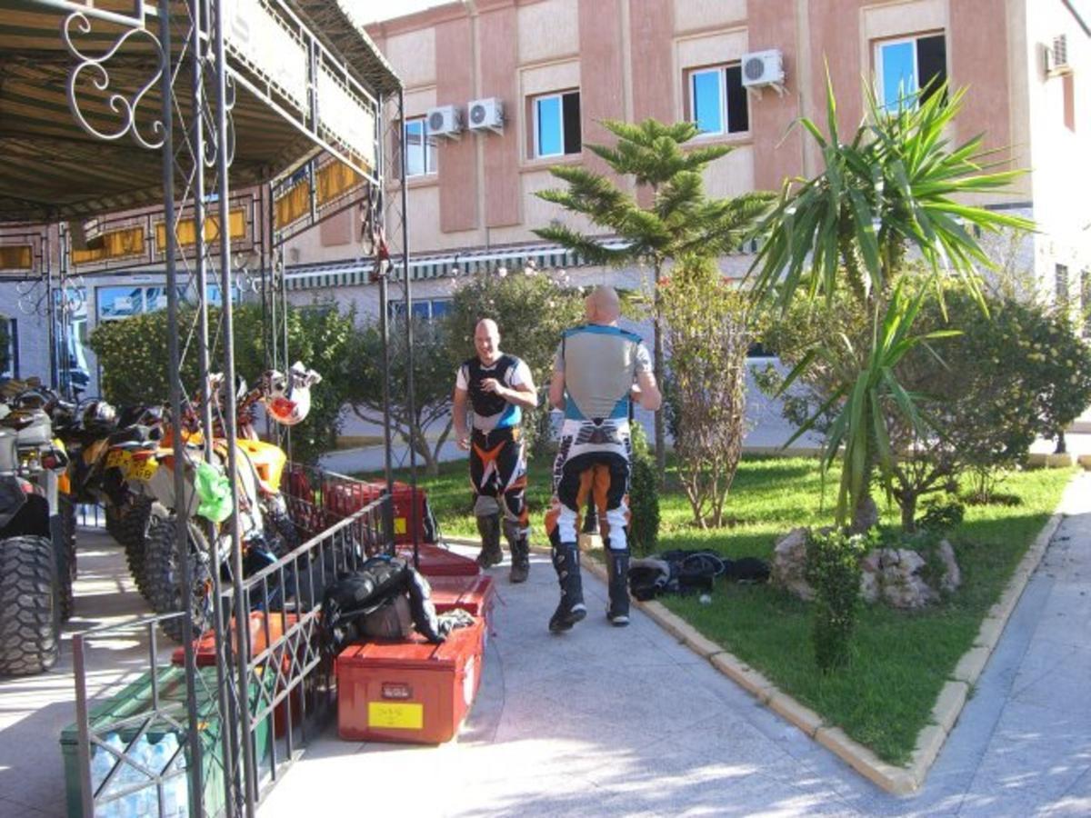 Motel Paris Dakar Selouane Exteriér fotografie